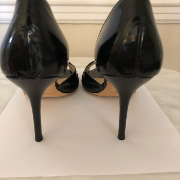 Beautiful Jimmy Choo heel, black patent with gold accents. Size 38.5 - Picture 3 of 5
